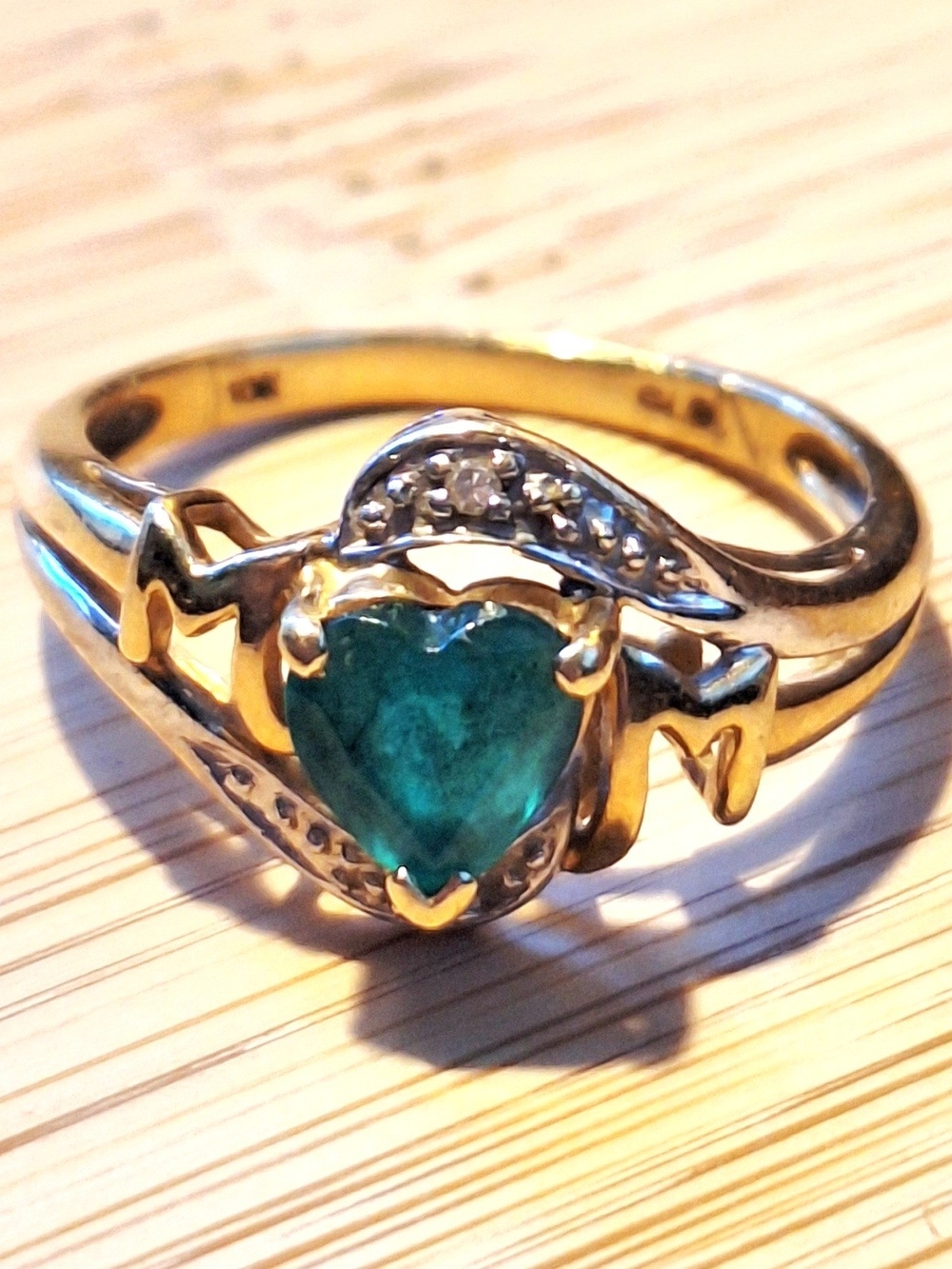 Heart-Shaped Green Emerald Diamond Mom 10k Gold Ring Size 7